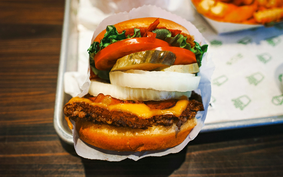 Shake Shack将对其技术进行全面升级，重点在于人工智能和忠诚度计划